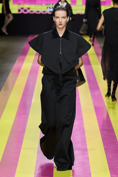Look 24